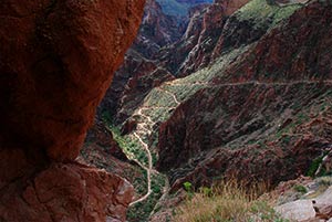 Blick auf die Switchbacks des Bright Angel Trail August 2010