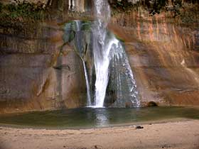 Badepool vor dem Calf Creek Fall