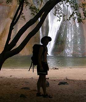 Schattenspiele bei den Calf Creek Falls