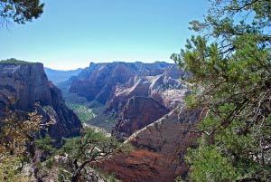 Angels Landing in der Bildmitte